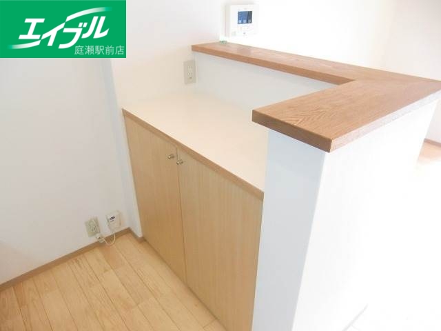 その他　キッチンの背面にカウンター付き