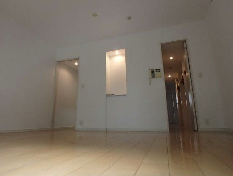 居室・リビング　エントランス