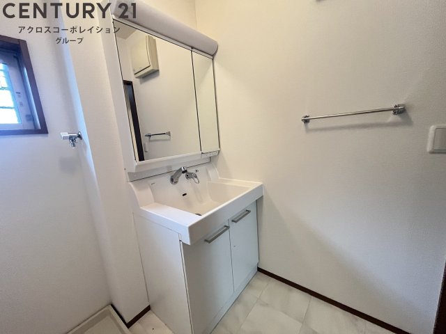 洗面設備　洗面所内に洗濯機置き場あり！