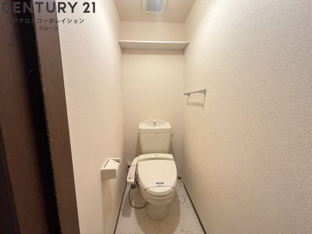 トイレ　温水洗浄便座付きのトイレです♪