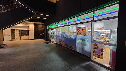 コンビニ　ファミリーマート東京ソラマチＢ３Ｆ店（コンビニ）まで636m
