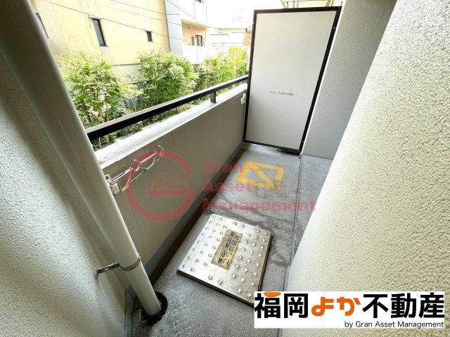 バルコニー　外からの目が気にならないバルコニーで洗濯物が干せます