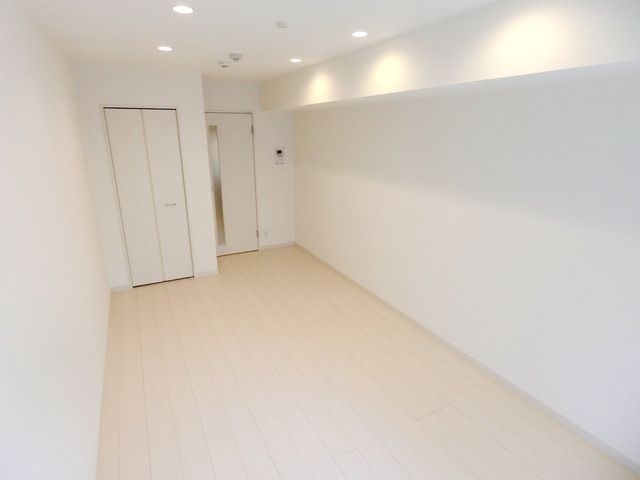 居室・リビング　☆白く清潔感のあるお部屋☆