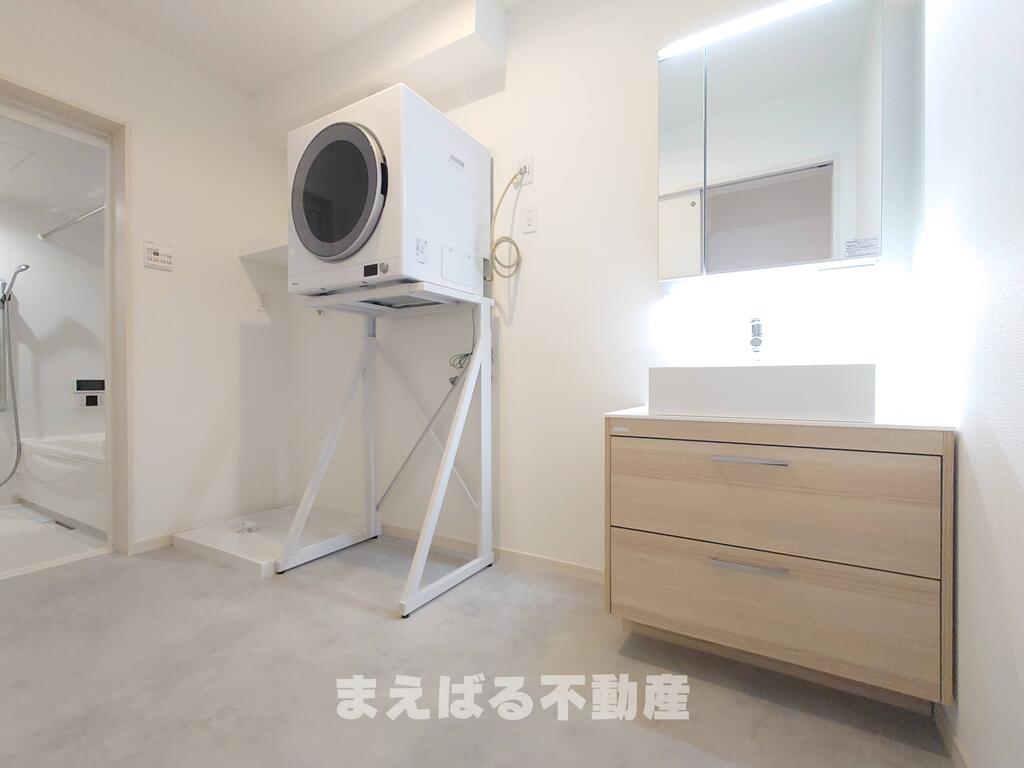 洗面設備　広い洗面脱衣所！衣類乾燥機を完備♪
