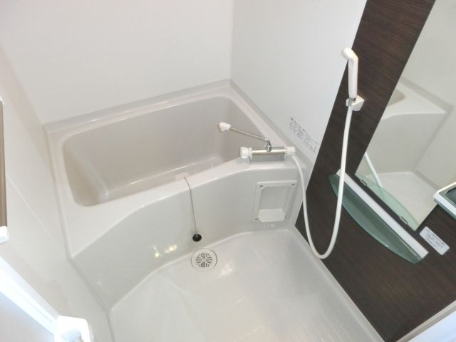バス・シャワールーム　オシャレな広々としたお風呂です