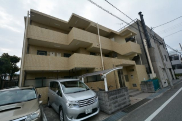 建物外観　オートロック、防犯カメラ付きで安心です♪