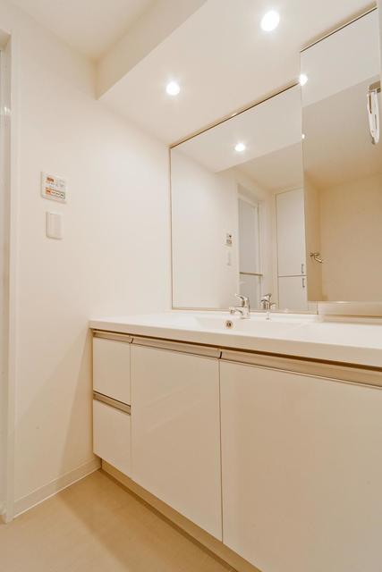 洗面設備　※写真は同タイプ住戸です。