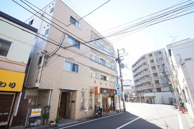 建物外観　駅徒歩1分のエキチカマンションです。