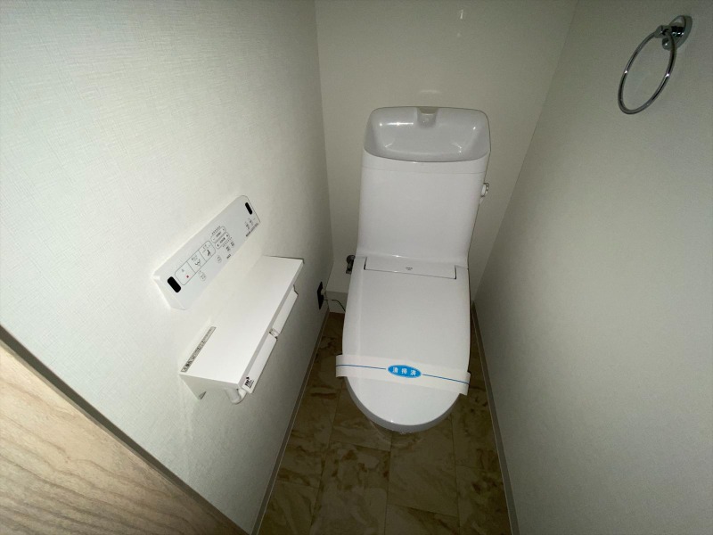 トイレ　温水洗浄便座トイレ