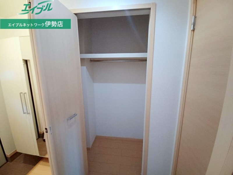 収納　同物件反転タイプの画像です