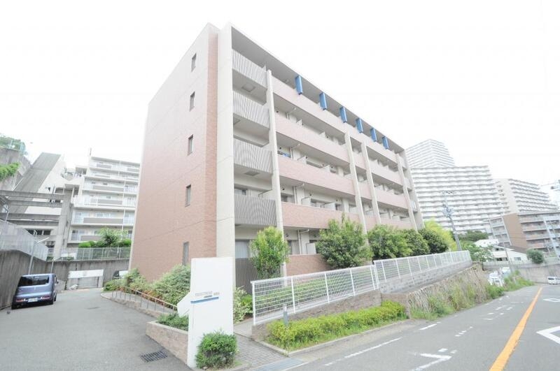 建物外観　この辺りでは目立つ綺麗な外観です