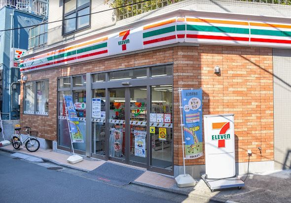 コンビニ　セブンイレブン（コンビニ）まで333m