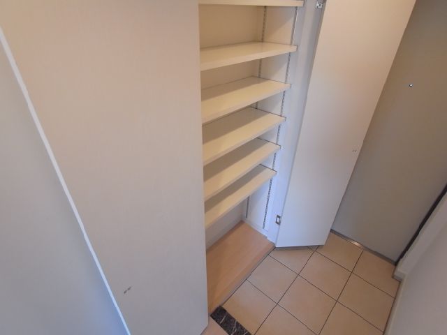 玄関　下駄箱