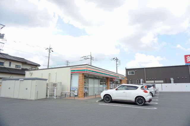 コンビニ　セブンイレブン 小山犬塚1丁目店（コンビニ）まで588m