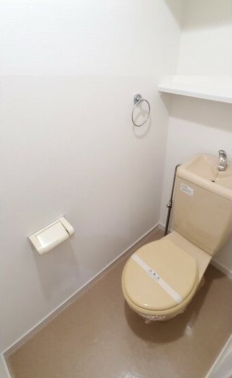 トイレ　※写真は同じマンションの違う部屋のものになります。