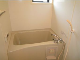 バス・シャワールーム　コンパクトで使いやすいお風呂です　※参考写真です