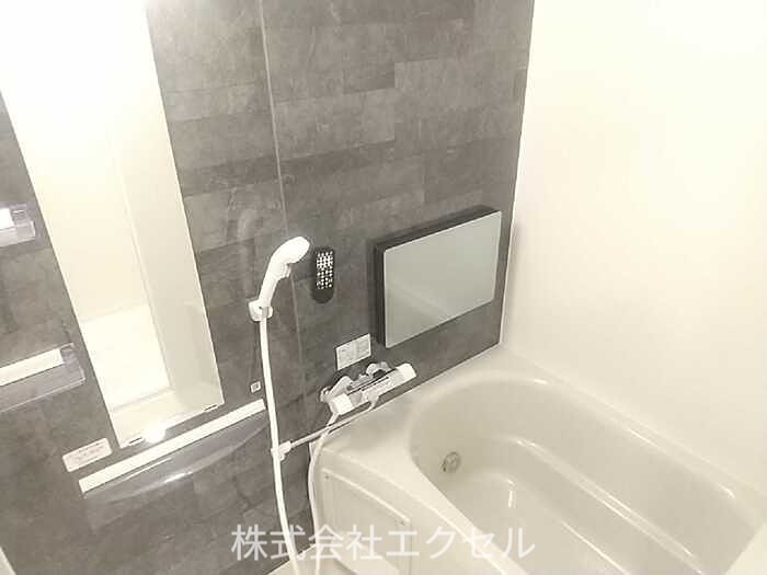 バス・シャワールーム　追い焚き機能付きです。