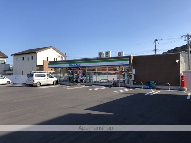 コンビニ　ファミリーマート日向江良町店（コンビニ）まで522m