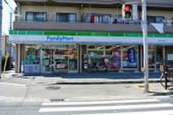 コンビニ　ファミリーマート（コンビニ）まで790m
