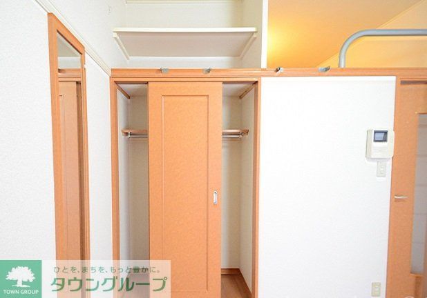 その他部屋・スペース　1階はフローリング、2階はじゅうたんです。