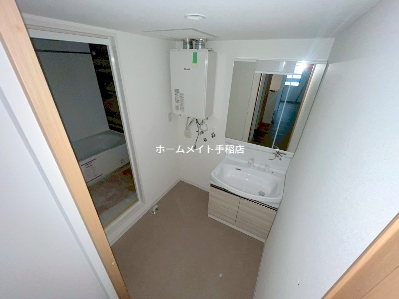 洗面設備　便利な洗面台付きでございます！