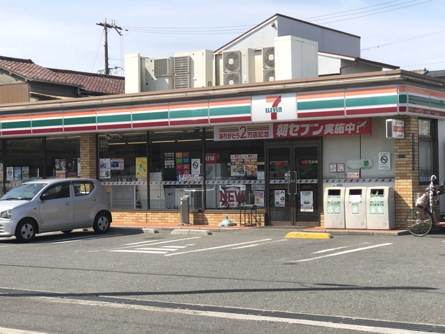 コンビニ　セブンイレブン大阪白鷺中学校前店（コンビニ）まで895m