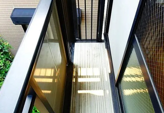 バルコニー　別部屋の画像を使用しております。