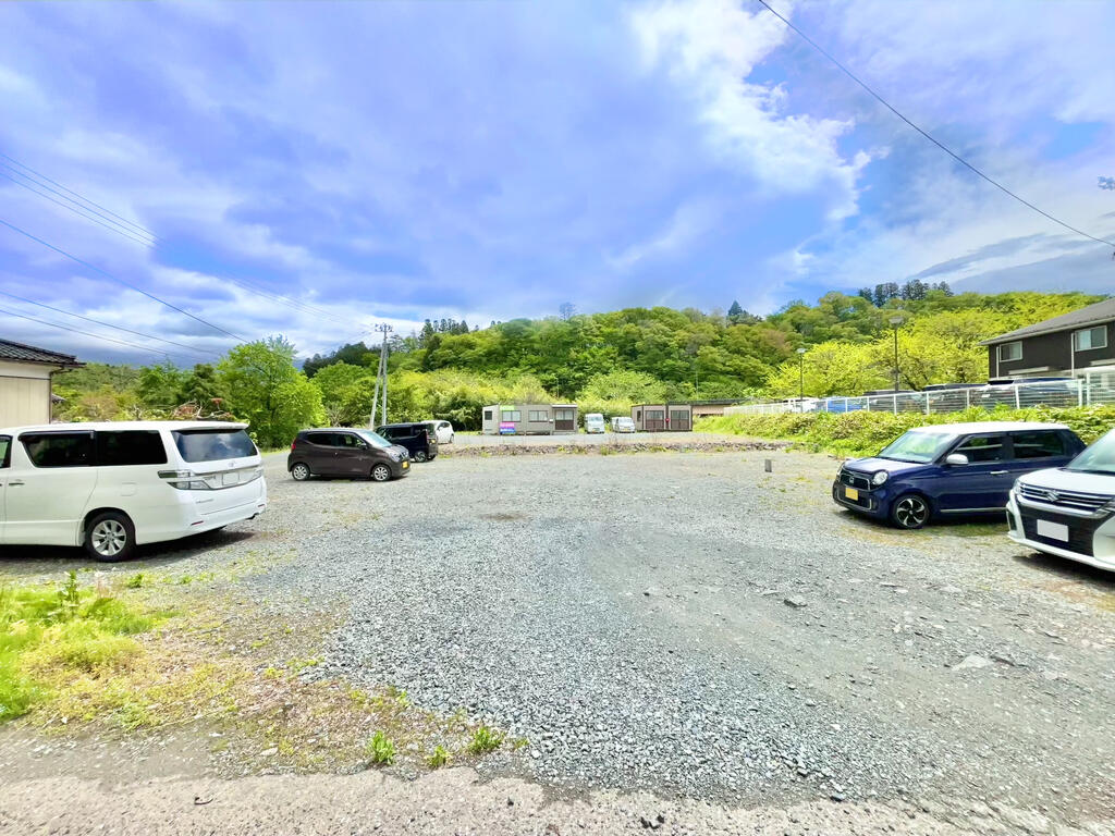 駐車場　広めの駐車スペースです♪