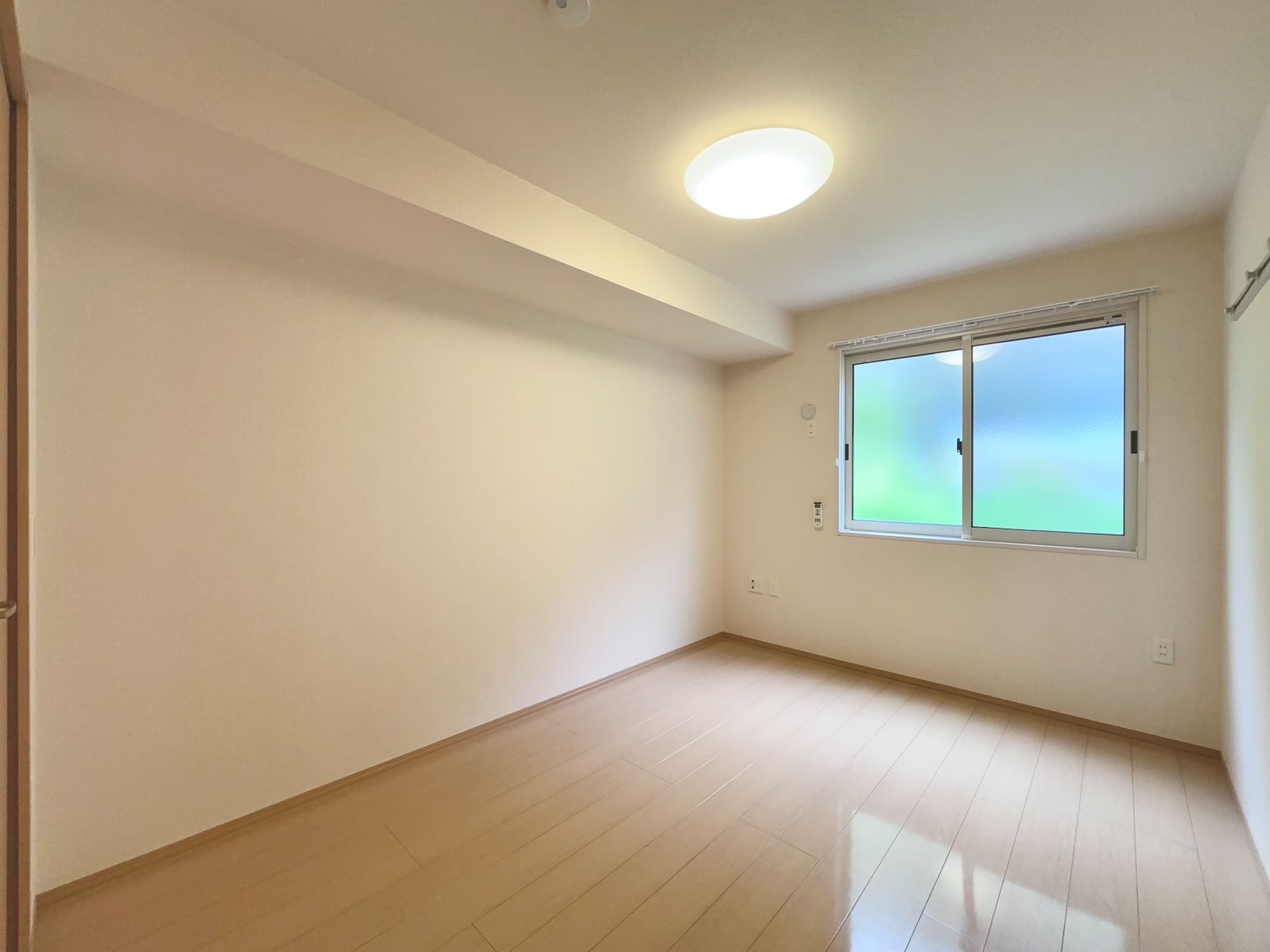 その他部屋・スペース　洋室部分・明るいお部屋です♪