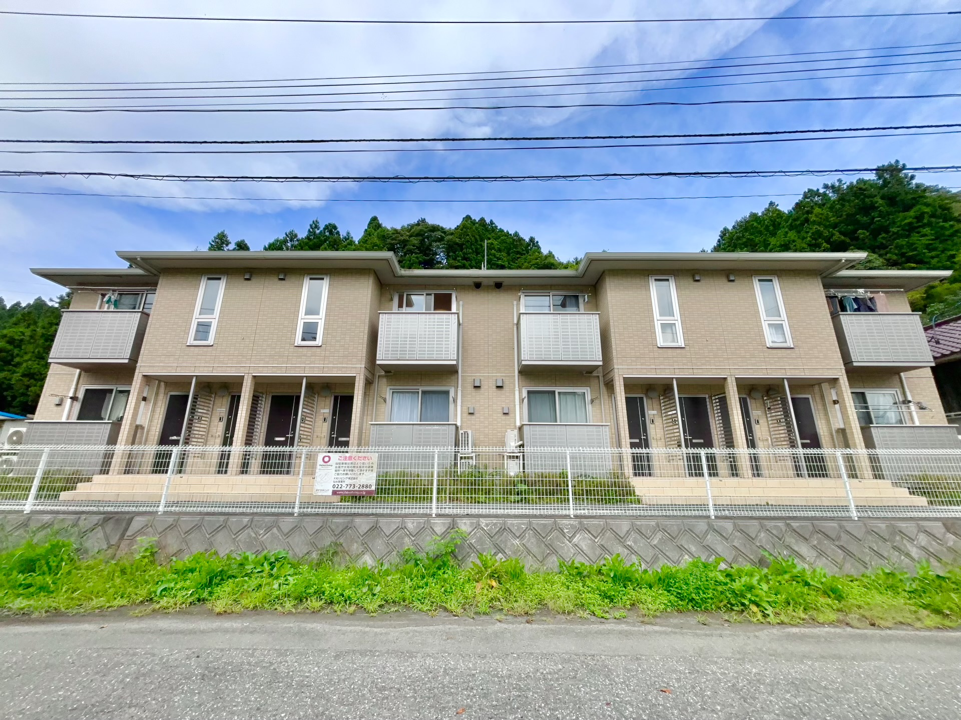 建物外観　緑に囲まれた、日当たり良好な物件です♪