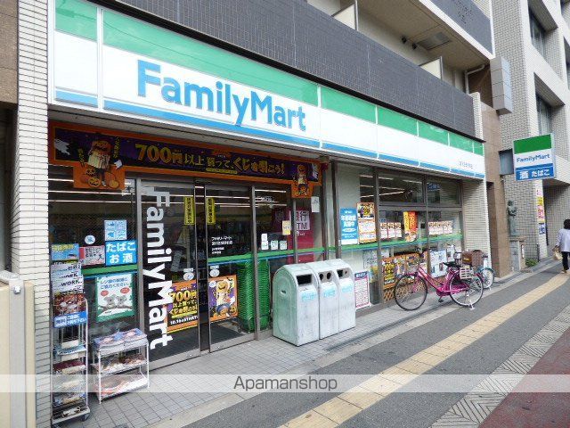コンビニ　ファミリーマート（コンビニ）まで822m