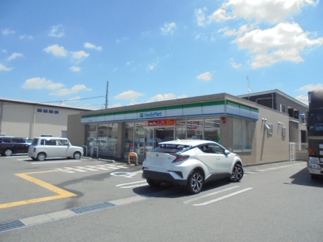 コンビニ　ファミリーマート 栗東下鈎店（コンビニ）まで200m