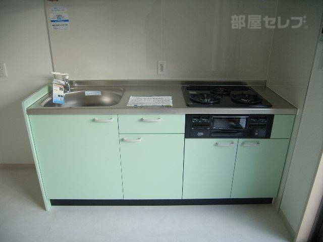 その他　システムキッチンはグリーンです