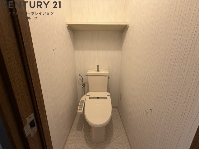 洗面設備　洗面台の横に室内洗濯機置き場がついてます！