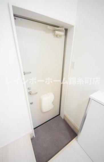 玄関　※建築中のため参考写真となります。