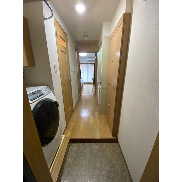 玄関　同仕様写真となります。