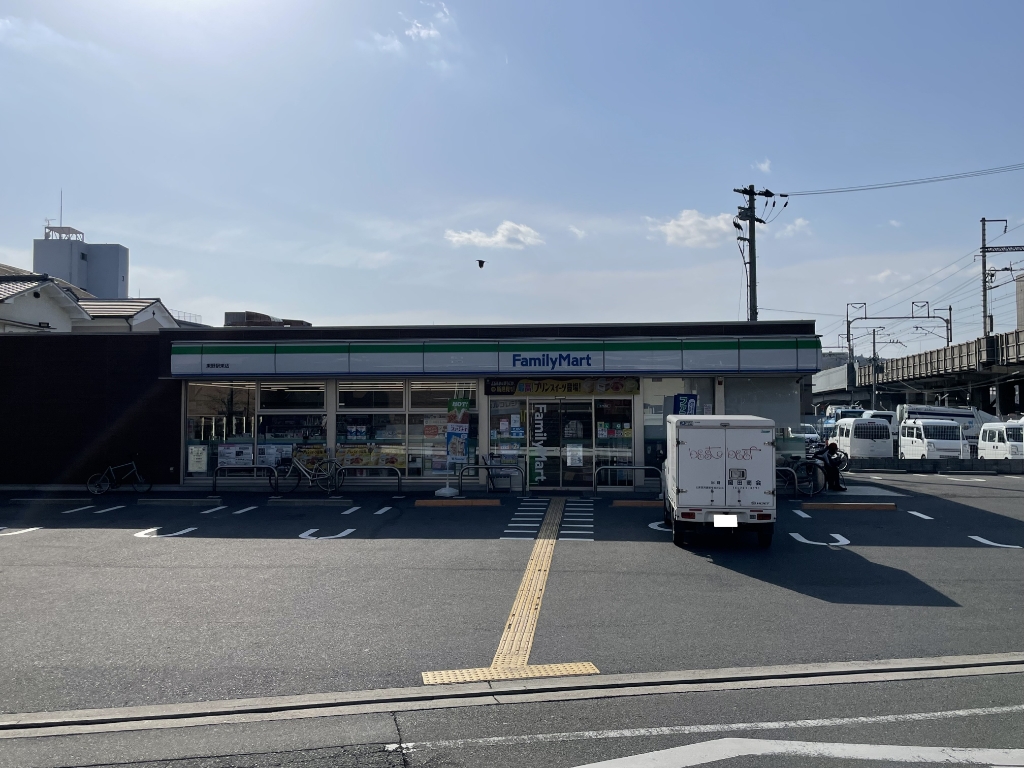 コンビニ　ファミリーマート 東野駅東店（コンビニ）まで245m
