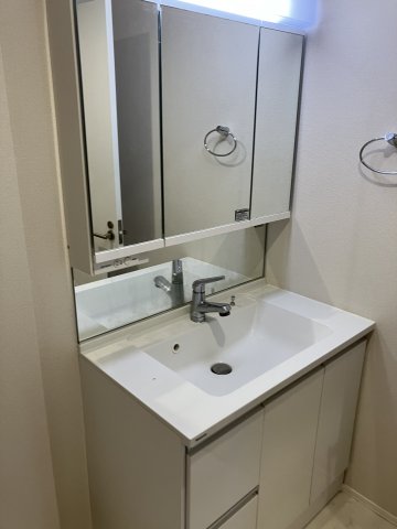 洗面設備　※同物件別部屋の参考写真