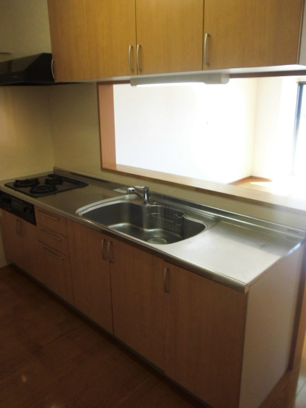 キッチン　同建物内のお部屋です