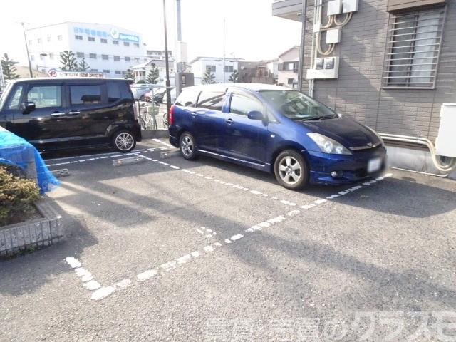 駐車場　敷地内駐車場あり