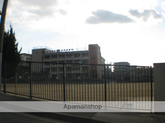 小学校　石切東小学校（小学校）まで886m