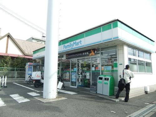 コンビニ　ファミリーマート 南加賀屋二丁目店（コンビニ）まで546m
