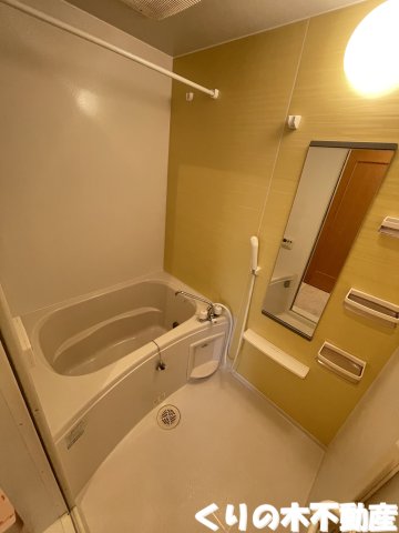 バス・シャワールーム　コンパクトで使いやすいお風呂です