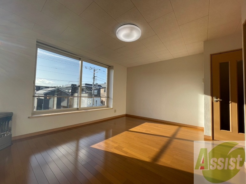居室・リビング　広くてキレイなお部屋が広がっていて、充実した生活が送れそう。