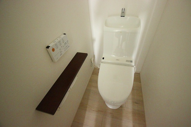 トイレ　同物件別号室の写真