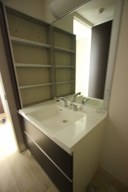 洗面設備　同物件別号室の写真