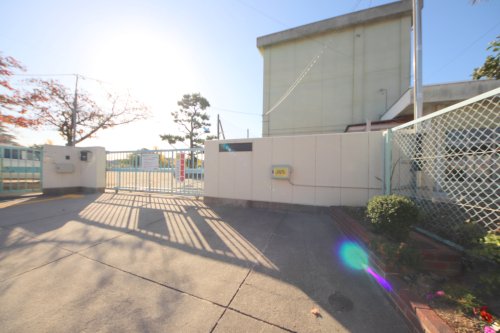 小学校　奈良市立伏見小学校（小学校）まで951m