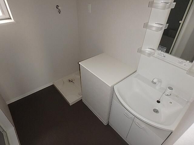 洗面設備　コンパクトで使いやすい洗面所