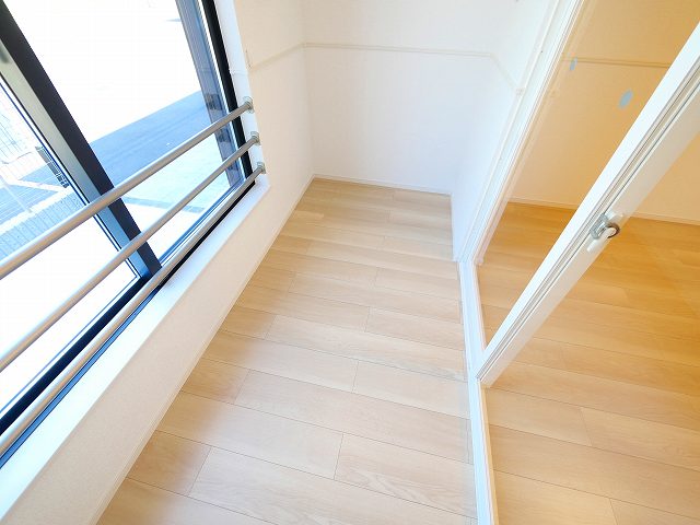 バルコニー　お洗濯にも便利なバルコニー付き