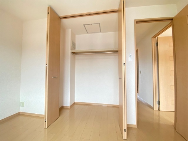 収納　同一建物内２０２号室内装写真転載